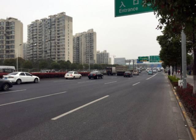 中间车道到底有什么魅力？让老司机们都爱走